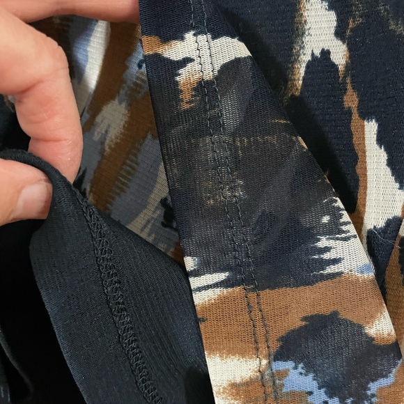 Lined-Sheer Print Top - Picture 4 of 7